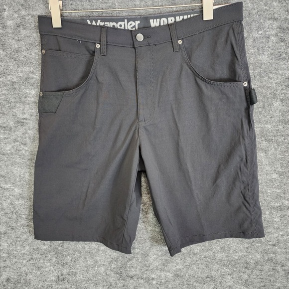 NWT Wrangler Workwear Shorts Mens Size 34 Black Performance Utility Regular Fit - Picture 1 of 10
